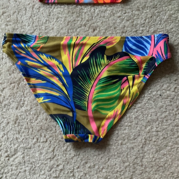 Gorgeous xs bikini. Super colorful while staying classy! Like new condition! - Picture 4 of 5
